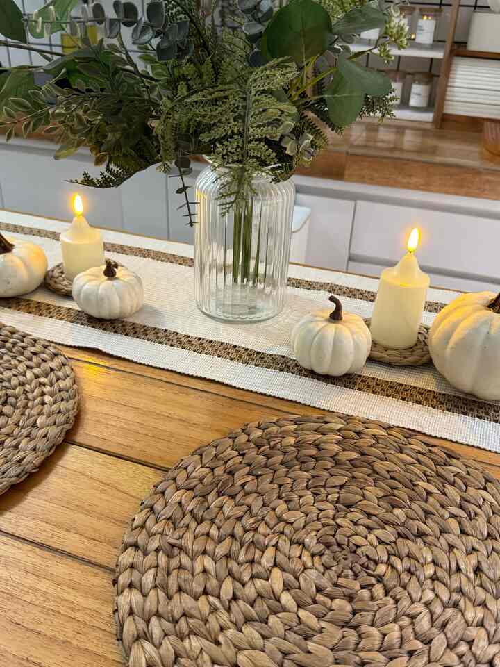 Caraku styling dapur adalah dengan menambahkan beberapa aksesoris, dan seringkali menggeser posisi aksesoris untuk memberi kesan yang berbeda. Tipsnya adalah dengan membeli aksesoris low budget yang bisa mempercantik dan juga bermanfaat.


 


#StylingDapur #MakeOverDapur #RenovasiDapur
#kitchenset #kitchensetlowbudget
#lowbudgetdecoration