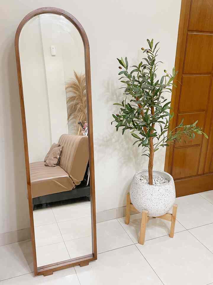 Benda favorit di ruang tamu ada :
• Kaca besar
• Tanaman olive artificial
• Tanaman ketapang artificial
• Box meteran listrik

#bendafavorit #rekomendasidekor #recommendeddecoritems #tanamanartificial #homedecorbekasi