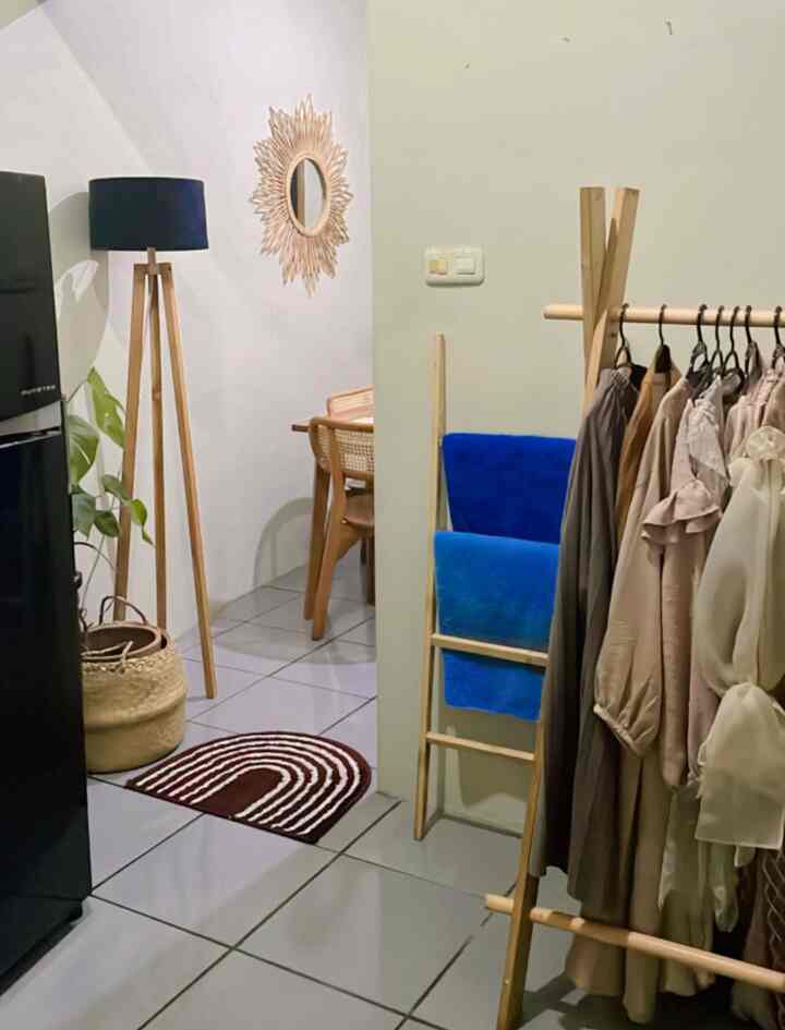 Indoor laundry area di PearlHouse terletak di samping dapur, ada lorong dari dapur menuju laundry area🫰🏻


#laundryarea
#tempatcucibaju
#inspirasilaundryarea
#rekomendasidekor
#ruangankecil 