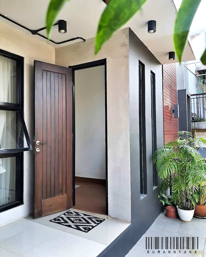Pintu Kayu 

Di rumah aku pakai 2jenis pintu eeh 3 deng hehe, untuk area yg tidak basah seperti kamar aku pakai pintu kayu mahoni open yg dicat pakai warna coklat salak sedang untuk pintu yg area basah seperti kamar mandi & ruang cuci aku pakai alumunium, klo pintu utama baru pakai pintu kaca. kapan2 aku share ya masing2 


#pintumasuk #renaiput #dekorasirumah #minimalis #rumahdeveloper #bekasi #rumahtanpaarsitek 