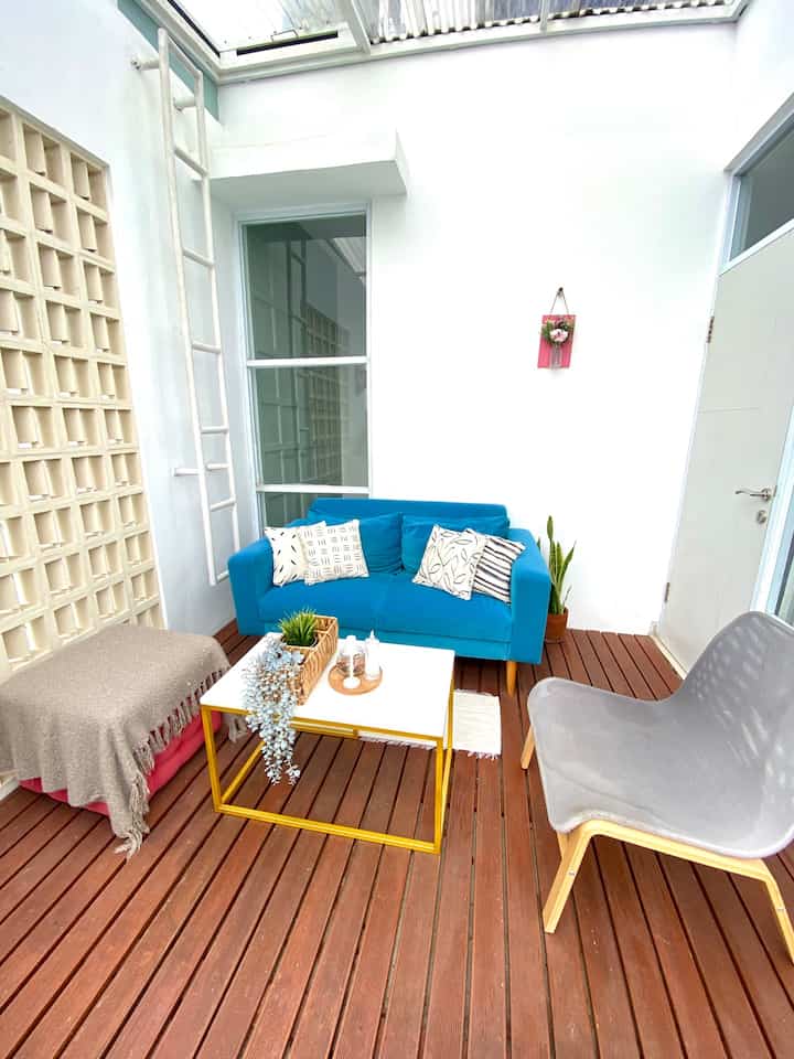 Menyegarkan Tampilan Ruangan Dengan Mengganti Sarung Bantal Sofa✨

Hai tetangga O!house..

Ini adalah area balkon dirumah d_houseds. Aku baru saja mengganti sarung bantalnya dan menambahkan beberapa printilan dekoratif. Voilaaa.. seketika tampilan balkon langsung berubah. Kalau mau cek tampilan balkon aku sblmnya bisa cek di postingan aku terdahulu ya. Terimakasih🥰🙏🏼


#balkon
#balcony
#bengkirai
#dapurminimalis
#rumahdeveloper
#cimahi
#bandung