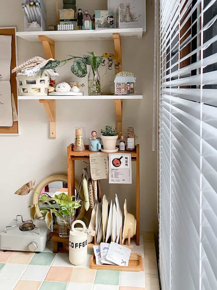 Coffee Corner yang berhasil dimake over mejanya pakai keramik hasil DIY 😍💕

Lebih berwarna dan lebih cantik dibanding sebelumnya.

#diy #coffeecorner #mejadapur #dapurbersih #diytoptable #toptable #kitchen #koreankitchen #bandung #rumahdibandung 