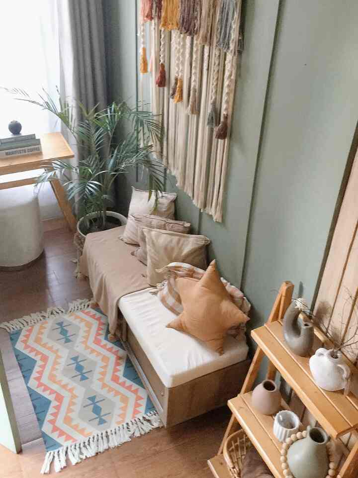 Mudroom entry way....
Ruang Nyempil size 1,6 x 2,7 m2 qmi fungsikan sbg ruang bersantai bisa ruang tamu additional juga... memaksimalkan ruang kecil dg furniture yg simpel tp multifungsi spt bench merangkap rak sepatu skligus bangku.
Ruang q biasa ngonten di balik jendela, baca" n ngopi ngeteh d pagi hari...

Semoga menginspirasi

#RuangSempit
#TipsmemaksimalkanRuang
#NeverToSmall #rug #bench #idedekorasi #homedekor #lowbudget #RuanganMungil