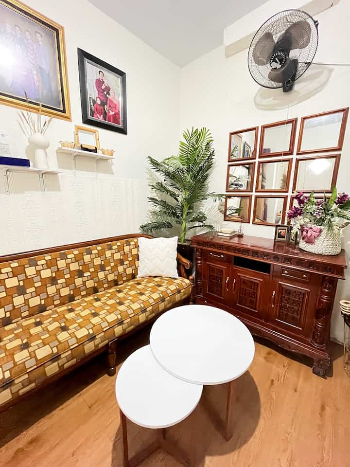 Ruang Keluarga.
Ruangan yang paling jarang banget di share karena ruangan ini masih perlu di tata ulang, semoga next time bisa dekor lagi sesuai keinginan 🥰

#RuangKeluarga
#RuanganSantai 
#RuangKumpul 
#RuanganSempit 
#IdeDekorRuangan
#StylingRoom
#RuangNgumpul 
#TempatBerkumpul 
#RumahSederhana 
#RuanganSederhana