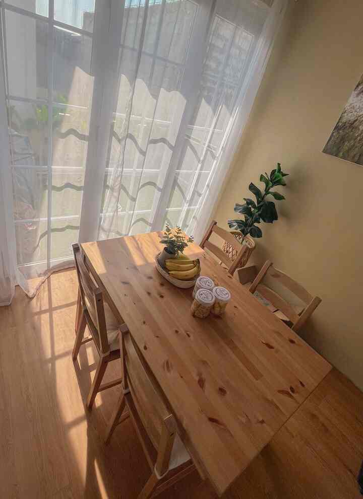 Ikea JokkMokk warna natural menjadi pilihan kami untuk dining table karna ukurannya yang sesuai untuk dining area yang bersebelahan dengan kitchen set, selain itu look nya sangat japandi sesuao dengan tema rumah, perakitannya pun sangat mudah bahkan anak kami berusia 4 tahun turut membantu perakitan. Kami percantik kursi jokkmokk ikea dengan menambah bantalan kurso dari ikea juga bewarna cream sehingga menambah kenyamanan ketika duduk dan mempercantik tampilan kursi makannya juga.

#DiningTableSet
#DiningTableIkea
#MejaMakanJapandi
#MejaMakanMinimalis
#IkeaJokkMokk