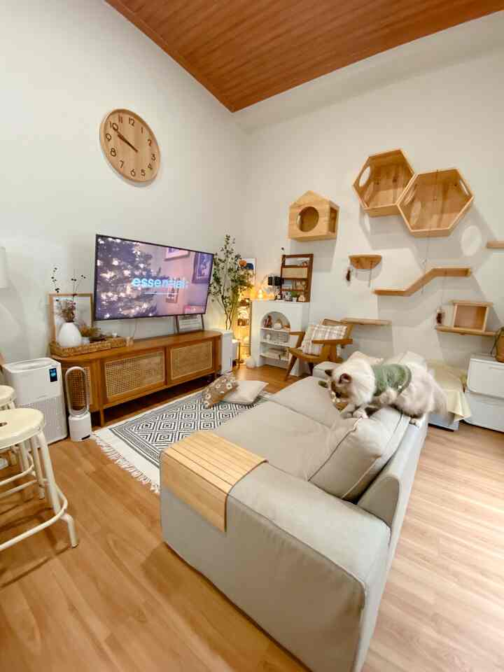 Ruangan favorite soalnya bisa leyeh2 sambil nunggu cucian baju🤪


#kylehome #laundryroom #livingroom #ruangsantai #ruangmager #homedecor #korean #japandi #nyaman 