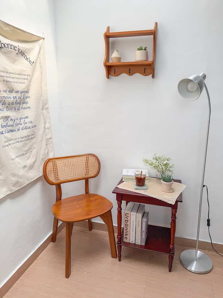 Weekend waktunya ku bersantai menikmati segelas kopi 🫶🏻 


#roomdecor #livingroom #livingroominspo #inspirasiruangtamu #ruangsantai #livingroomdecor #studio #studiodecor #dekorruangtamu 