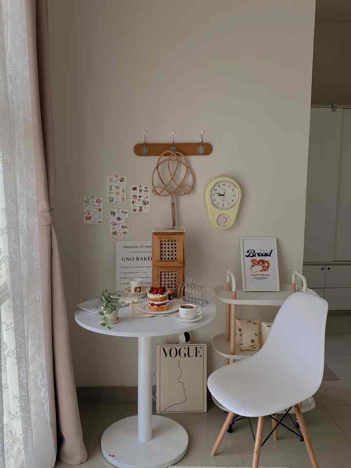 tempat favorit 🎀🎂✨

#tempat estetika
#kamar tidur korea
#putihdankayu
#sudutfavorit
#jamdinding
#peralatan makan
#perintilanestetik