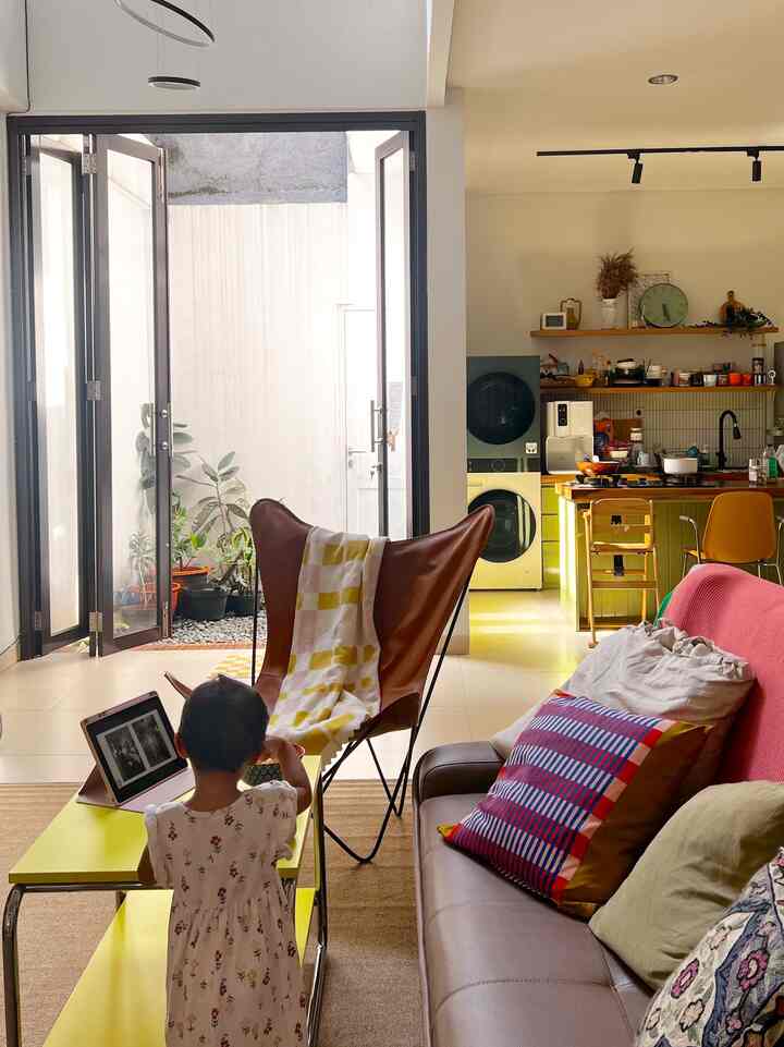 Jum’at pagi santai sama adik💞

#90sqm #midcenturymodern #ikea #tesammans #homesweethome #nevertoosmall #rumahrenovasi #naun 