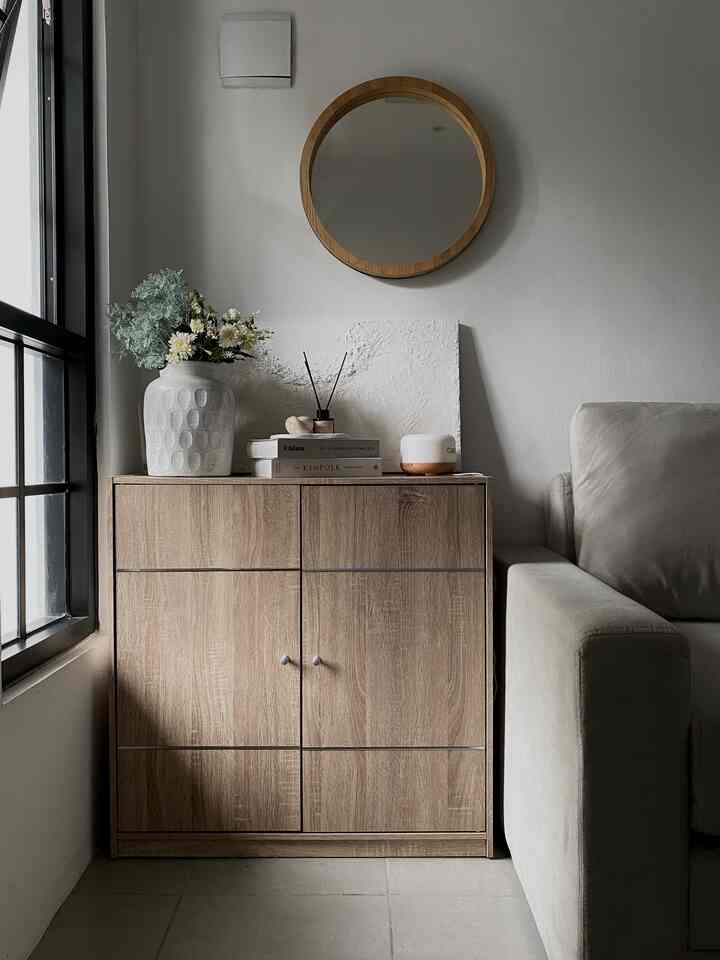Gimana sih cara mendekorasi ruangan dengan pajangan yang itu itu saja? Caraku dengan merotasi pajanganku misalnya minggu ini aku pajang di livingroom untuk minggu selanjutnya aku pajang di kitchen 🤍✨

#koreanhouse #howtostyling #stylinginspo #roominspo #dekorasiruangtamu 