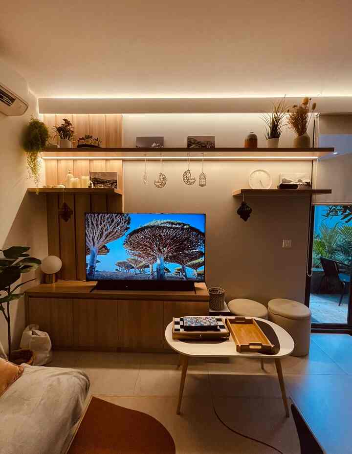 #rumahminimalis #depok #rumahcluster #japandi #skandinavian #japanese #kayu ruangan warm yang selalu bikin betah berlama-lama. Konon katanya lampu led warna warm white seperti ini meningkatkan perasaan tenang, nyaman dan perasaan intim kepada keluarga. 