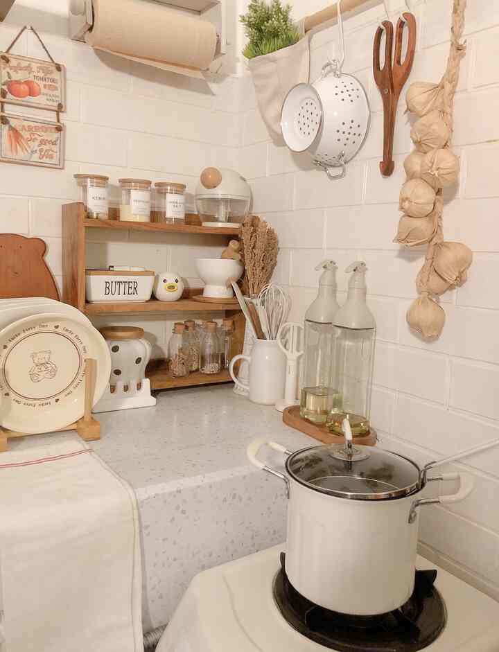 Salah satu ruang kerjaku dirumah ini,walaupun kecil spot didapur ini bikin aku semangat dirumah🍃 





#minidapur
#idedekorasi
#dekorasiminimalis
#estetik
#kitchen
#homedecor
#littlehouse
#tangsel