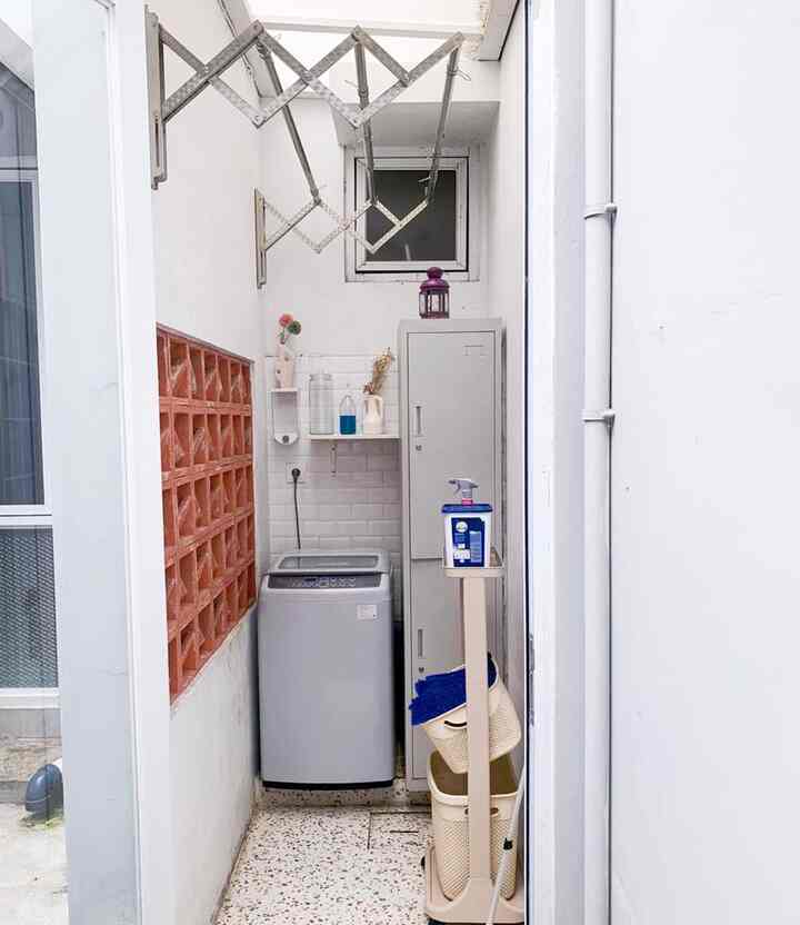 Halo halo dari laundry room 1m hahaha.. laundry room ini sengaja dibuat sempit supaya lahan terbatasku bisa dimanfaatkan untuk ruang tumbuh lain kedepannya. Kalo sekarang jadi tempat anabul main dari pagi sampe sore hehehe


#RuangSempit
#TipsMaksimalkanRuang
#NeverTooSmall
#laundryroom
#lahanterbatas
#inspirasilaundryroom