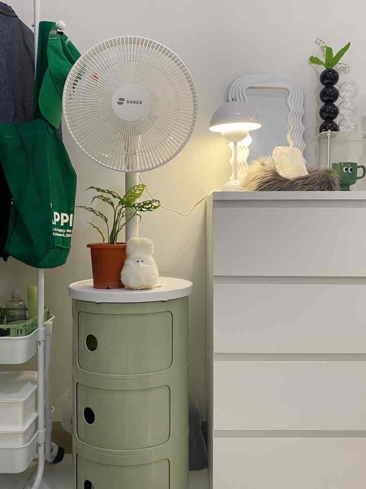 Kipas angin juga bisa estetik 👀🌱

#KamarEstetik
#FurniturEstetik
#HomeDecor
#MakeOverKamar
#StylingBedroom