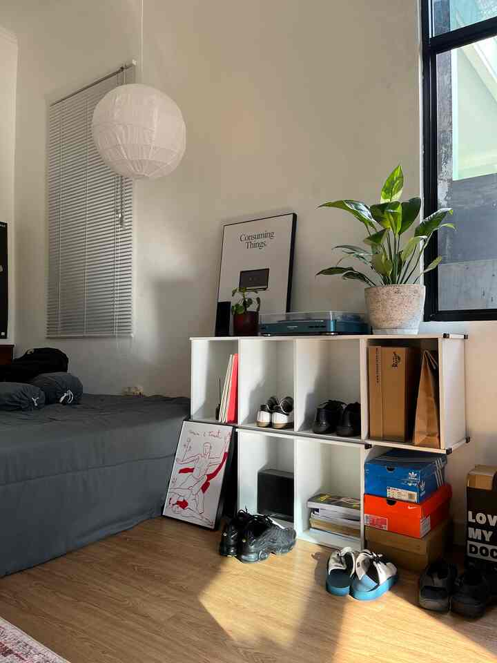 Aku jatuh cinta dengan kamarku🫶🏻

#kamar #bedroom #ruangankecil #idekamar #idekamarkecil #idedekor