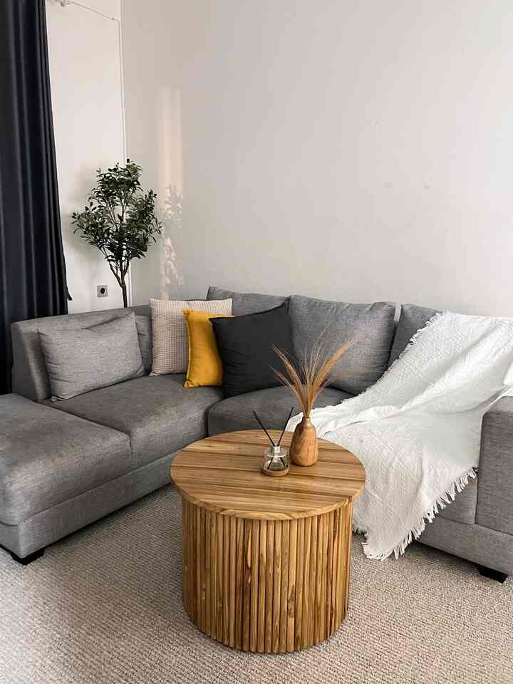 Suasana malam di living room kami yang sederhana. 


#livingroom
#ruangtamu
#designruangtamu
#dekorasiruangtamu
#japandi
#night
#designinterior