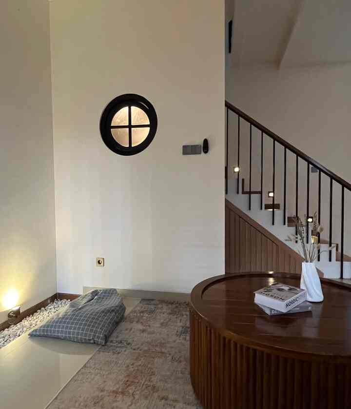 Tone color natural

Putih, cokelat gradasi dan hitam menjadi warna andalan bale bari dalam menyusun interior 

#bringcolorstomyhome #homecolorpallete #rekomendasiwarnarumah #rumahdepok #rumahminimalis