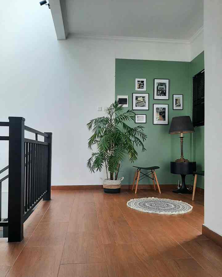 Estetik Ga Harus Mahal

Buat aku menata rumah/ruangan ga perlu yg mahal, karna mahal belom tentu cocok juga di rumah kita. Jangan juga mudah kemakan trend atau fomo, liat2 juga fungsinya. 
Misal walldekor banyak juga walldekor dgn harga murah yg ga murahan seperti yg aku pakai ini dari bahan sterofoam tapi sofar buat aku ga beda sama yg dari kayu atau misal gunakan furnitire baru yg sedikit di touch up seperti meja bulat yg dipojokan itu aslinya punya mm ku dari jaman bahela tapi ku pilox hitam biar ga kliatan warna dekilnya 

#Dekorbudgetfriendly #Aestheticaffordable #Spilldekorlowbudget #renaiput #industrial #dekorasiruangtamu 