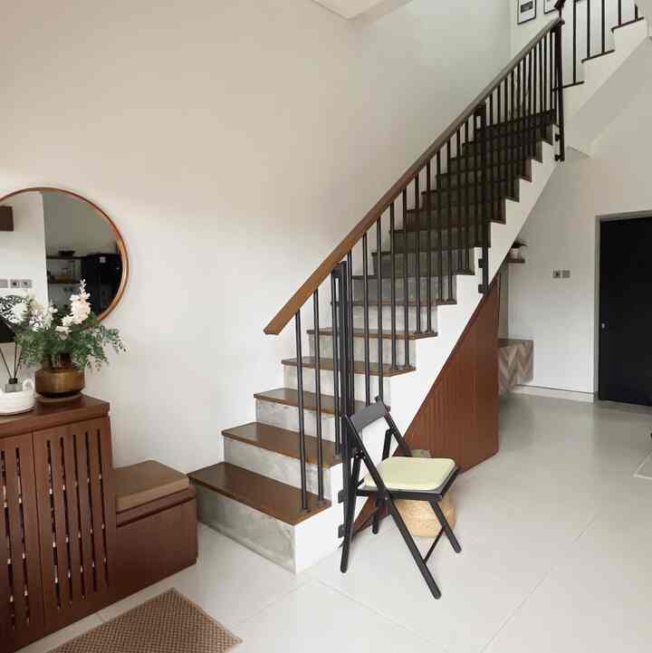 Foyer! 

Best buy kami di foyer ini salah satunya adalah daun artificial & harganya cukup murah banget🤩

Untuk merubah suasana foyer ini biasanya kami tidak perlu budget mahal, karena kami hanya merubah styling saja untuk barang- barang yag sudah kami miliku sebelumnya.

Tips untuk styling rama kantong, biasanya kami daur ulanv kembali barang yg sudah ada sebelumnya atau bisa juga hanya merubah posisi dari barang tersebut sehingga tidak perlu budget tambahan. 


#DekorBudgetFriendly 
#AestheticAffordable 
#SpillDecorLowBudget
#Rumahpengantinbaru 
#homestagram 