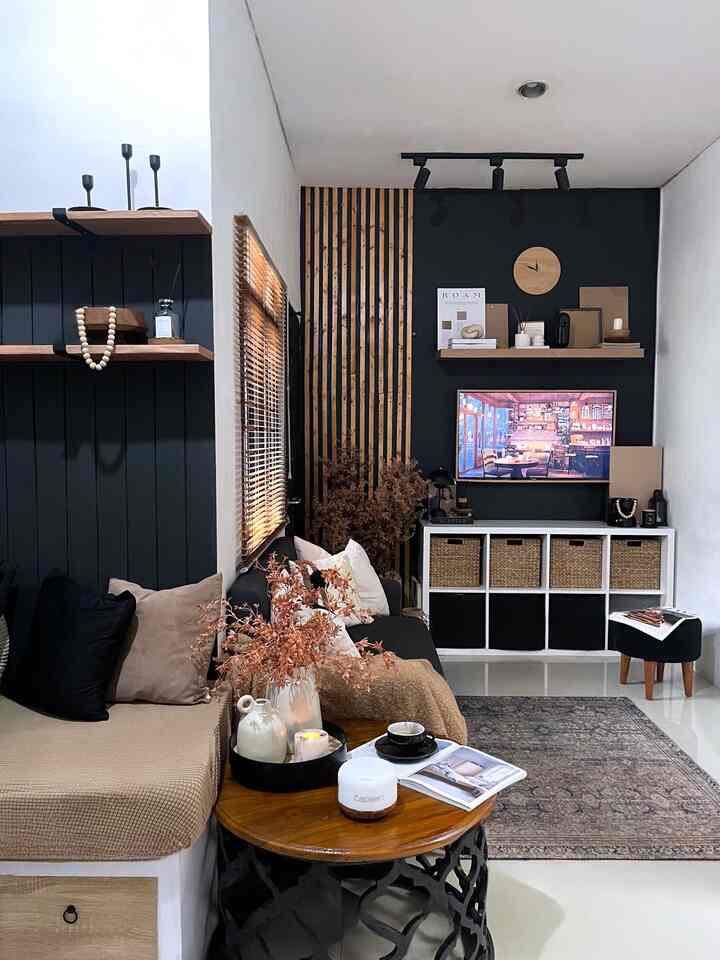 ➖ Color Pallete

Color pallete di Lolla House saat ini adalah bold and warm combinations.

Kami menggunakan warna-warna yang tegas, netral dengan kombinasi gelap dan terang, seperti hitam, coklat, sand, dan putih. Warna-warna ini kami aplikasikan pada cat dinding, juga pada dekorasi rumah. 

Palet warna ini kami pilih karena sebelumnya rumah kami sudah bertema #monochrome (hitam dan putih), lalu kami menambahkan 1 unsur warna earth tone agar lebih warm dan cozy. 

Semoga menginspirasi 🤎🖤🤍

#BringColorsToMyHome #HomeColorPalette #RekomendasiWarnaRumah #Livingroom #livingroominspo #warmandboldlivingroom #boldlivingroom #livingroomdecoration #ruangkeluarga #ruangtamu #ruangtv #inspirasiruangkeluarga #modernrusticdecoration #homedecor 