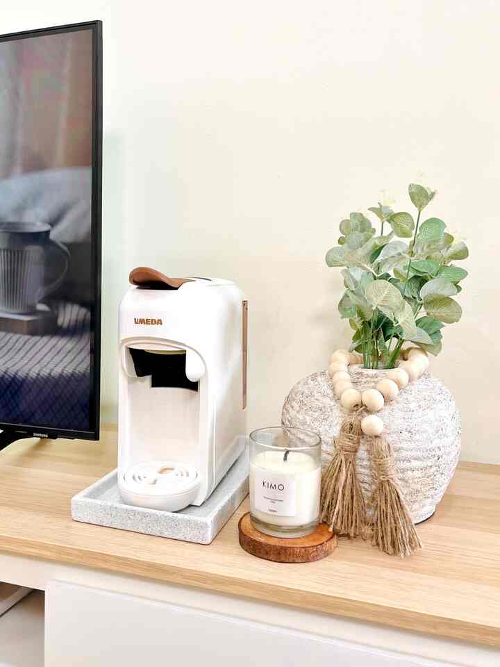 Our Lil House - Home Decoration

Hai semuanya! Untuk mewujudkan hunian yang estetik dan indah, dekorasi cukup berperan penting untuk estetika setiap ruangnya. Aku mau share beberapa dekorasi favorit di rumah ku, antara lain ada scented candle yang selain bikin ruangan makin wangi dan nyaman, bisa menjadi salah satu dekorasi yang cantik, vas tanaman hijau, wall decor berupa poster, diffuser, dan dummy book💖

#DecorBudgetFriendly #AestheticAffordable #SpillDecorLowBudget #Decoration #Vas #Diffuser