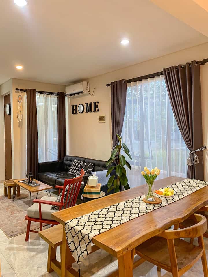 Kontemporer

Saya dan suami yang berprofesi sebagai arsitek mengakat tema kontemporer pada  interior rumah kami

Kami yanh baru menempati rumah ini dalam 7 bulan berjalan ini , mengisi setiap sudut rumah secara perlahan dan menstyling rumah kami dengan penerapn yang telah kami sepakati bersama

Sebagaian furniture yang kami miliki saat ini membeli nya baik sudah jadi ataupum custom , dan sebagaian lagi suami saya membuat nya sendiri (DIY) dan kami menyesuaikan penataan pada kebutuhan ruang yang kami miliki saat ini

#oclassinteriorstyling
#homestyle
#segehouse