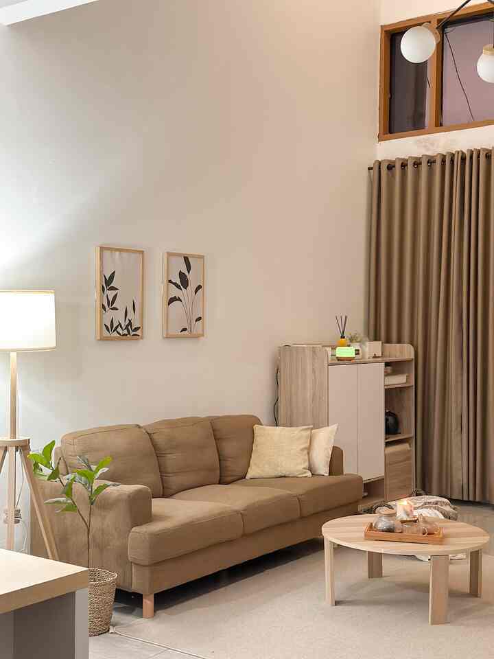 My Collor Palette

Kami mengusung konsep japandi dengan warna dominan coklat dan putih, terlihat dari pemilihan cat tembok warna putih agar ruangan terkesan luas, tetapi untuk di kamar utama dan ruang kerja , kami gunakan cat dinding warna leaf green di slaah satu sisi dinding untuk memberikan kesan fresh. 

Sebagian besar furniture di dominasi warna white and wood, begitupun dengan beberapa dekorasi kami gunakan warna senada. 


#BringCollorToMyHome
#HomeClorPalette
#RekomendasiWarnaRumah
#Bedroom
#Livingroom
#Kitchen 
#Homestyling 