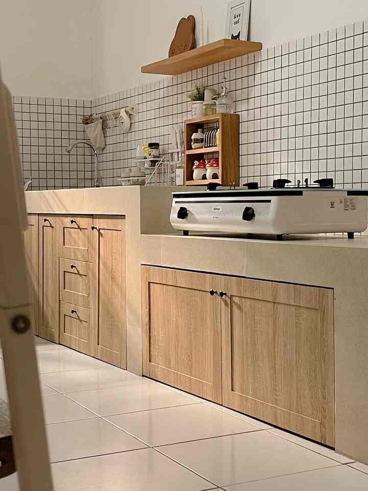 Color palette in the room

For all the rooms, white paint is used and the decoration is made of wood shades or wood motifs, so the theme is white & wood
I chose this color because it is more natural, calmer, softer, so it gives a warm home atmosphere
For the kitchen set and other home furnishings such as furniture, cupboards, chairs, etc., I make sure the shades are white & wood

#bringcolorstomyhome
#homecolorpalette
#home color recommendations
#woodandwhite
#koreanhome
#roomdecor