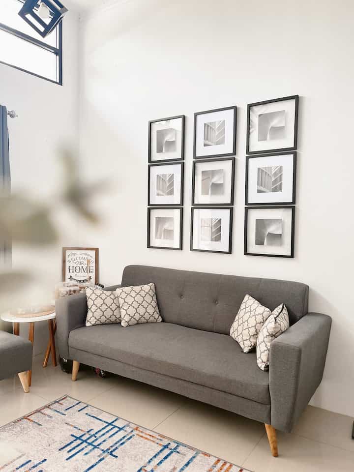 Color Palette Rumah 🎨

Paduan warna di denty.house ini yaitu white, black and wood 🤍🖤🤎

agar terkesan tiap ruangan berbeda tema tapi masih saling menyatu di dalamnya

untuk ruangan tamu ini ala scandi - japandi,
untuk ruangan dinning room dan kitcben japandi,
untum ruangan kamar anak ala scandi

jdi bisa di sulap juga deh tema dirumah ini🤍🖤🤎 

#BringColorsToMyHome
#HomeColorPallete
#RekomendasiWarnaRumah
#warnaRumah
#Scandinavian
#Japandi
#Monochrome
#Whiteandwood