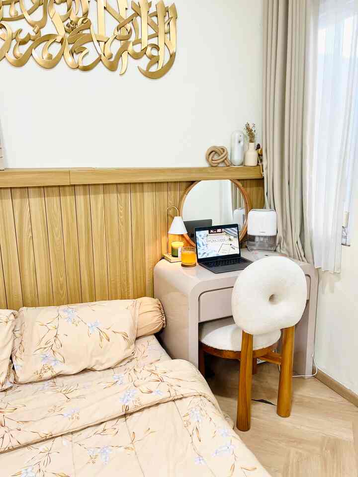 Our Lil House Color Palettes - Wood White Japandi Style

Dari awal aku udah tertarik banget sama japandi style yang hangat, clean, minimalis dan tetap stylist. Sampai akhirnya aku terapkan design japandi ini di rumahku!🥰 Aku terapkan pada setiap ruang di rumah dengan warna white wood, dan nuansa japandi, sehingga memberikan kesan hangat dan nyaman pada rumah. Color palette white dan wood paling aku terapkan di warna furniture, lantai vinly dan warna tembok rumah🤎 Semoga bisa menjadi inspirasi color palette rumah kalian juga ya!☺️🤎

#BringColorToMyHome #HomeColorPalette #RekomendasiWarnaRumah #InspirasiRumah #RumahMungil #JapandiStyle