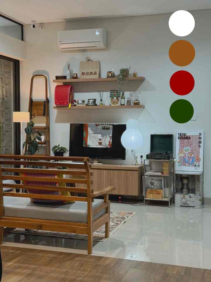 Sebagai penyuka warna-warna khas era mid-century dan retro charm, rumah ini mayoritas diisi dengan furniture dan aksesori berwarna kayu, merah, dan hijau. Namun untuk tetap menampilkan kesan clean dan simple, kami memilih mempertahankan warna cat rumah asli bawaan developer yaitu putih keabuan.

#BringColorsToMyHome
#HomeColorPalette
#Rekomendasiwarnarumah
#midcentury
#retro 