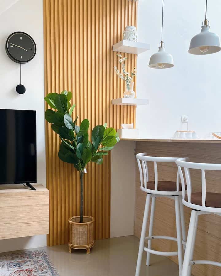 Color Palette di rumapertama 🤍

Caraku menentukan color pallete untuk ruangan dirumah aku sesuaikan dengan tema/style rumah. Untuk di rumapertama warna yang dipakai white, wood, dan black sebagai pemanis antar warna putih dan wood itu sehingga ruangan punya ciri khas atas warnanya 🥰

#BringColorsToMyHome #HomeColorPalette #RekomendasiWarnaRumah #HomeDecor #Dekorasirumah #Dekorasiruangan