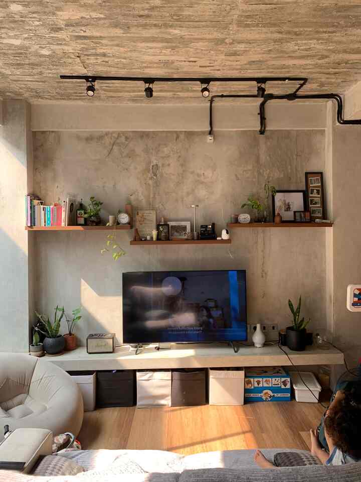Salah satu hal yang dipertimbangkan dalam membeli pernak pernik rumah adalah ‘sesuai gak ya sama color pallete rumah kami?’ Karena kami suka warna warna yang warm, biar rumah terkesan homey dan nyaman.
Dan akhirnya kami memilih ke warna yang eye pleasing untuk kami yaitu earth tone.
#BringColorsToMyHome
#HomeColorsPalette
#RekomendasiWarnaRumah