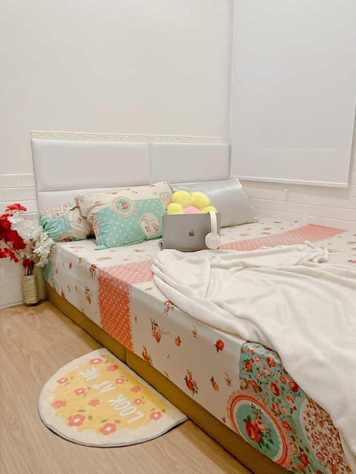 🤍🤎🖤 Colour Palette di ruangan/rumahku 🤍🤎🖤

Tema Warna dirumahku Dasar Putih, dipadukan dengan Coklat Natural Kayu & ada beberapa item warna Hitam 
Namun untuk beberapa item furniture/dekorasi, saya memberanikan diri menambahkan warna-warna terang dan motif-motif berani akan tidak terkesan membosankan. 


#BringColorsToMyHome #HomeColorPalette #RekomendasiWarnaRumah #idedekorasirumah #inspohome #rumahminimalis #warnarumah #warnapalete 