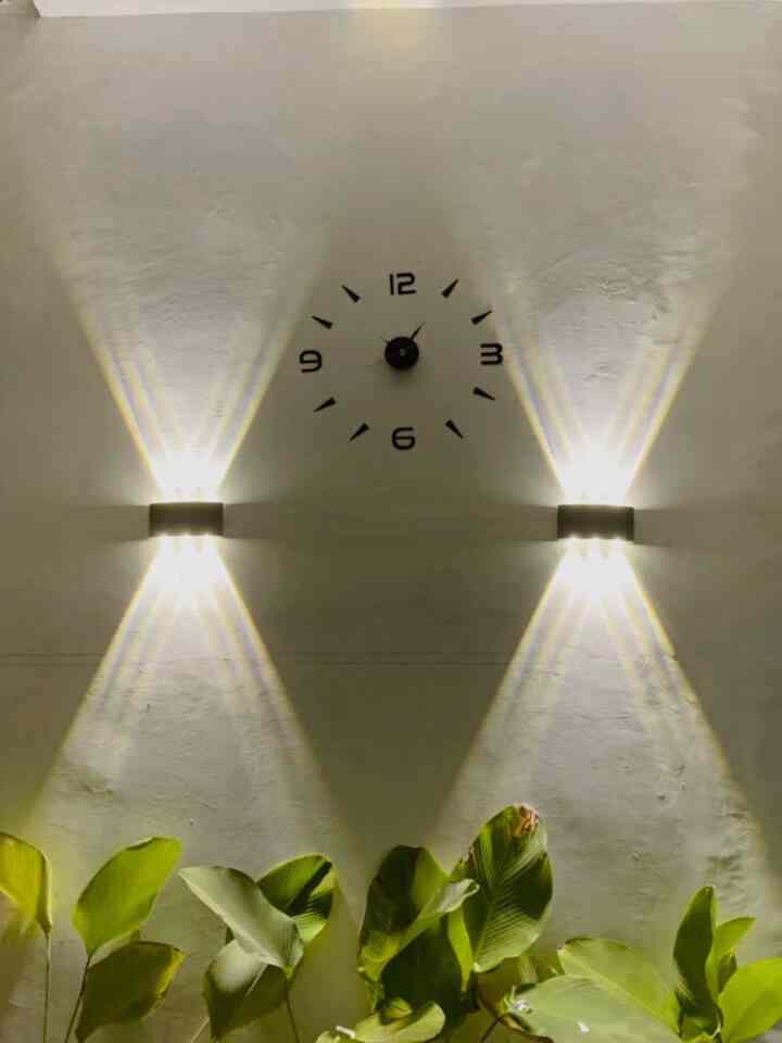 Taman indoor minimalis kuu🥰🥰, nyaman banget disini, di tanamin calathea dan dikasih lampu dinding sorot udah lumayan buat tempat bersantai bisa juga di pake tampat makan di kala weekend #tamanindoor #tamanestetik