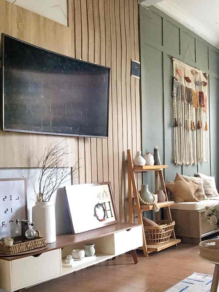 Ruang Tamu Minimalis 
Agar rumah mungil terlihat homey saya memilih palet warna natural, putih, kayu, hijau....
Bisa di padupadan dg furniture kayu n BW....

Semoga Menginspirasi🙏


#BringColorsToMyHome
#HomeColorPalette
#RekomendasiWarnaRimah
#LivingRoom #HomeDekor #NeutralHome #IdeDecorations