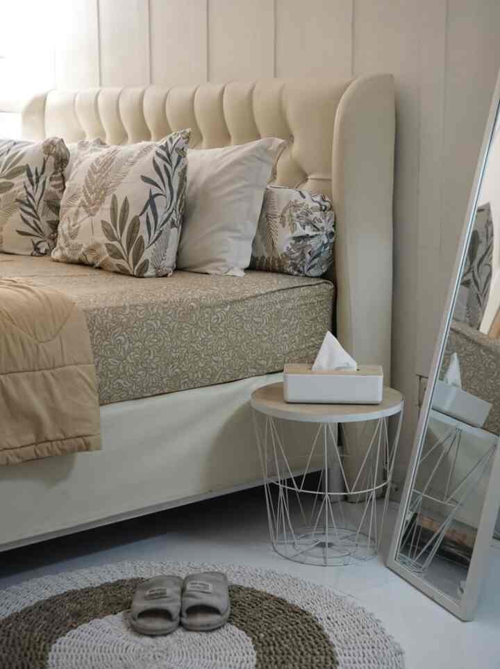 •Our Bedroom Color Pallete•

Tujuan Kami memilih Pallete Earth Tone agar terkesan lebih netral, nyaman di mata. Color Pallete benar-benar menjadi kompas dalam memilih perabotan juga cat pada hunian ini.

Kamar Tidur Utama dirumah ini, mewakili keseluruhan ide pemilihan "Color Pallete" di kediaman Kami.

#BringColoursToMyHome #HomeColorPallete #RekomendasiWarnaRumah #EarthToneColorPallete #WhiteWoodColorPallete #ColorPalleteInspo #InspirasiWarnaRumah #InspirasiWarnaKamarTidur #BedroomColorPallete #BedroomColorInspo 