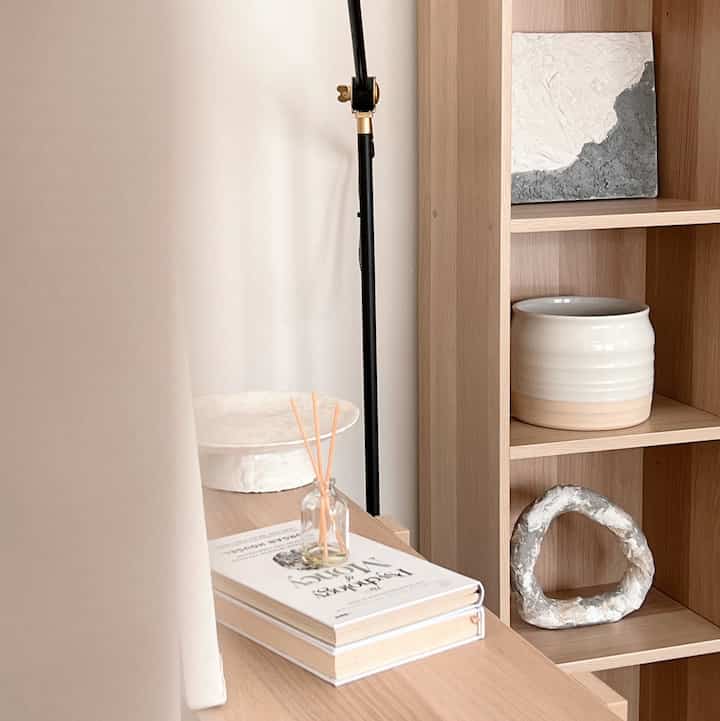 Low Budget Decoration.

Our way to decorate on a low budget but still aesthetic is to make our own decorative items such as textured art paintings, display vases or display bowls.

So here we recycle paper waste and turn it into aesthetic vases. The total budget we use to make decoration items.

- bowl aesthetic = clay at a price of IDR 50,000
- textured art = canvas Rp. 20,000 and white grout around Rp. 20,000
- Circle Display = we use recycled paper / paper mache.

To keep it looking aesthetic, we adjust the colors and patterns to the mood board of our home style.

#BudgetFriendly Decor
#AestheticAffordable
#SpillDecorLowBudget
#DIY
#DIYHomeDecor
#JapandiLook
#JapandiBedroom