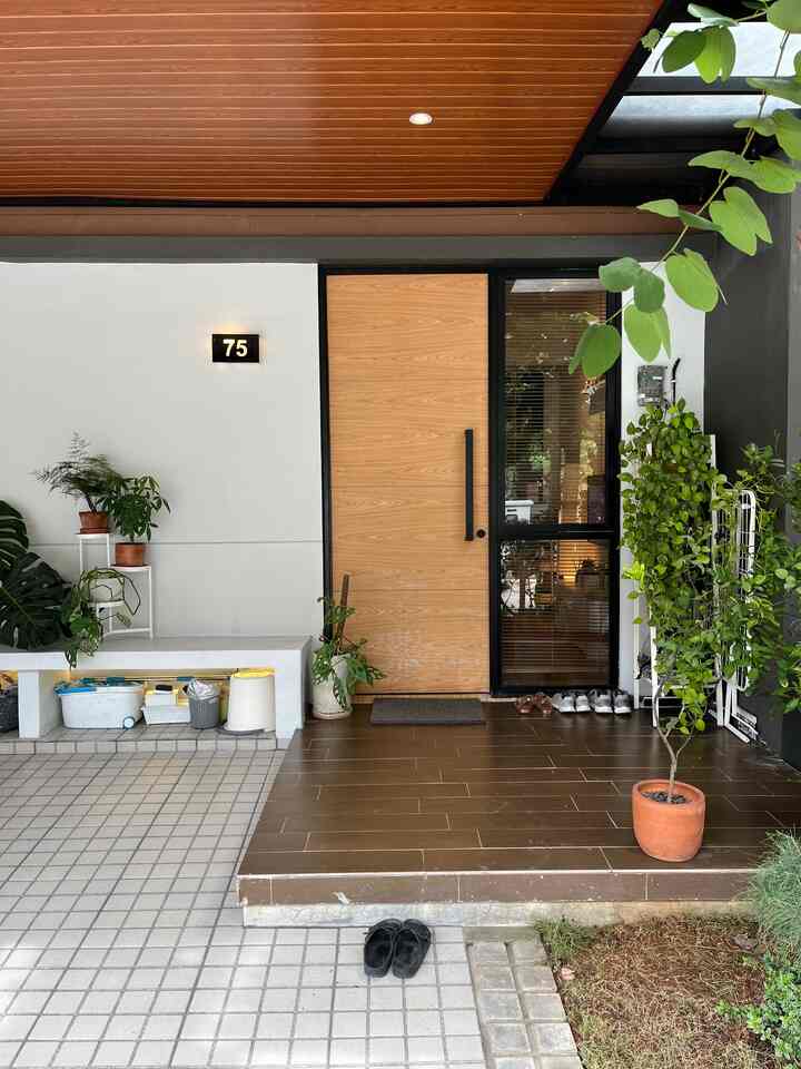 Mostly di kibouichi pakai warna coklat dan turunannya, dengan didasari cat wrna putih!
Dan diberikan hint warna hijau 🫶🏻 supaya tetap fresh dan ga monoton!

#BringColorsToMyHome
#HomeColorPalette
#RekomendasiWarnaRumah
#ColorspalletKibouichi
#RumahDeveloper
#RumahMungil