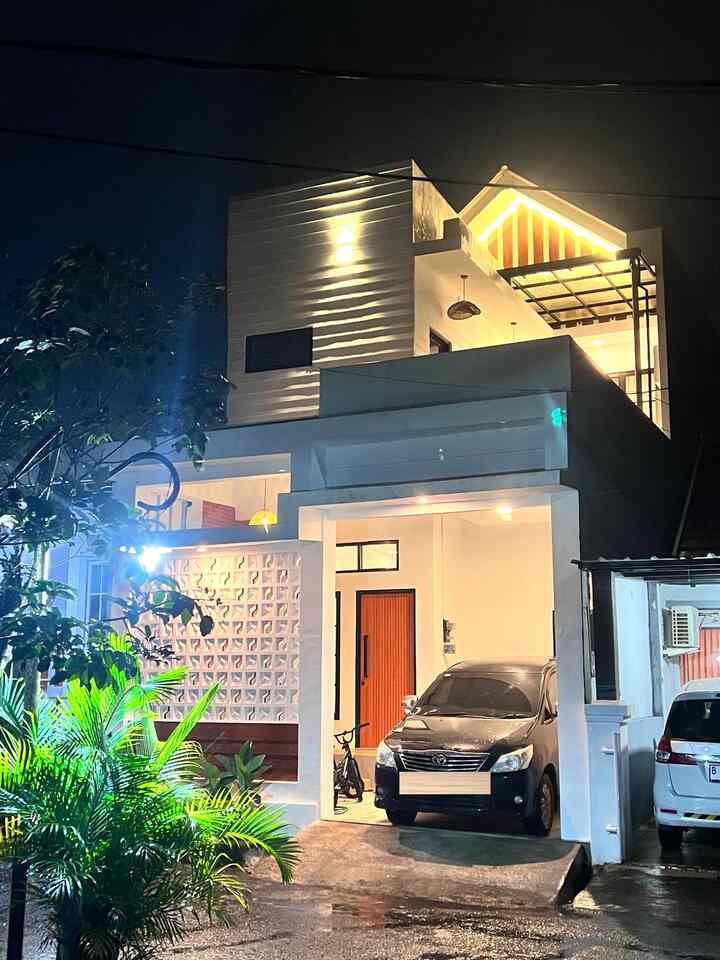 Item dekorasi low budget versi rumahku
Slide 1 : Lampu dinding taman 8 mata sorot atas bawah yang aku pakai sebagai pemanis fasad apalagi dimalam hari harganya cuma Rp. 47.900
Slide 2 : Lampu LED stripe yang aku taruh di segitiga pelana atap lantai 2 harganya cuma Rp. 4.300/m
Slide 3 : Hiasan Dinding, custom desain aku sendiri kadi di peint custom gitu. Ukuran 20R Harga cuma Rp. 160.000
Slide 4 : Karpet andalan, motif dan bahannya aku suka banget harganya ekonomis tapi bikin livingroomku makin manis harga cuma Rp. 149.000

#DecorBudgetFriendly
#AestheticAffordable
#SpillDecorLowBudget
#Scandinavian
#Depok
#frame
#karpet
#lampudinding
#ledstripe

