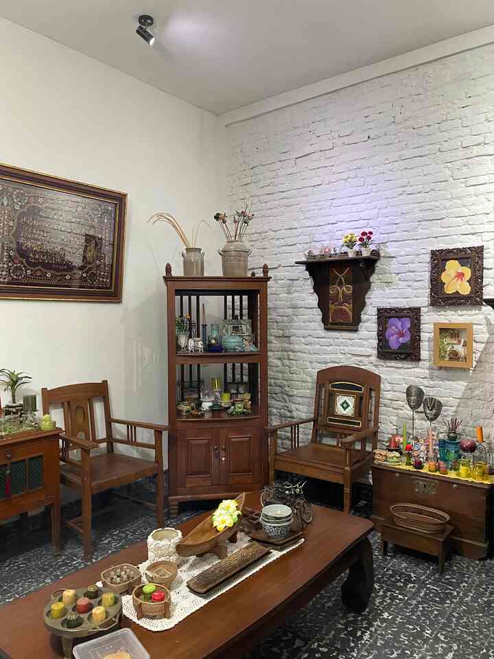 Pallete warna rumah oi ini tidak jauh dari coklat dan putih, namun agar menjadi ikonik depan rumah adalah joglo berwarna torquise 🩵💚
#Bringcoloratomyhome
#Homecolorpallete
#Rekomendasiwarnarumah
