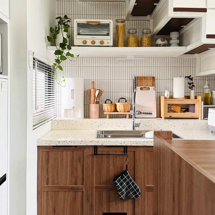 Sebut saja dapur kami ini #DapurBawahTangga semoga bisa menjadi salah satu referensi untuk elevate fungsi dari area bawah tangga hunian kalian.

#dapurminimalis #dapur #kitchen 