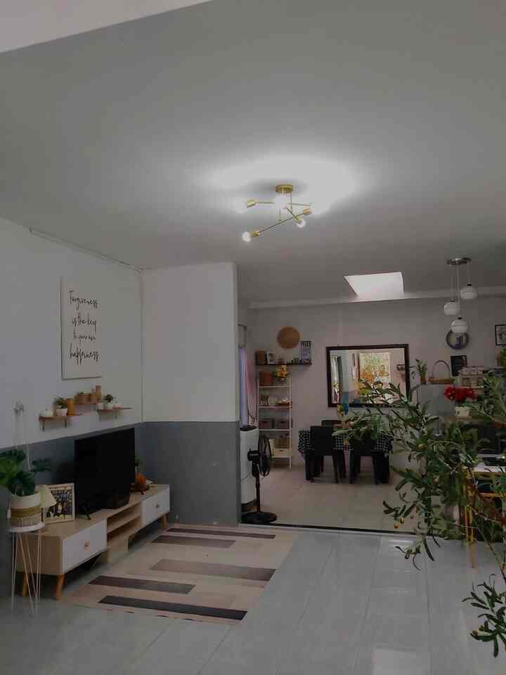 Open space concept
This house was made with an open space concept. Utilizing open space makes air circulation smoother.
We use this room as a family room with a chair sitting on the carpet while watching TV with the family. Come on, create a comfortable version in your home.

Greetings from home decor

#BTNOAS7
#homestagram
#inspirationsidecor
#family room
#homedecorlovers