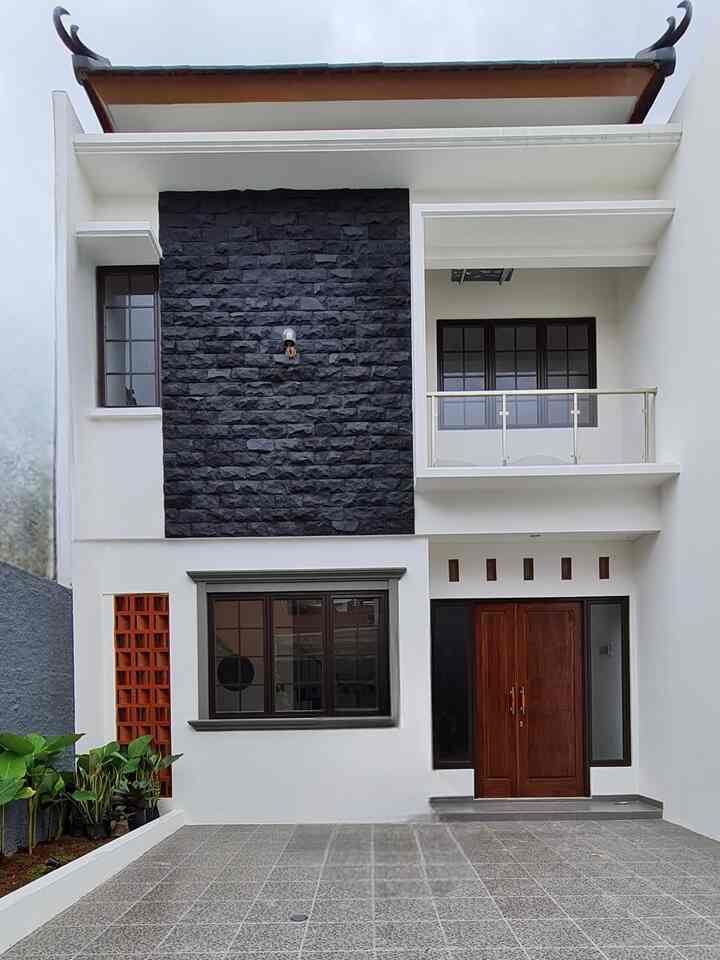 Fasad tropis 

Fasad bawaan dari developer ini mengusung tema modern tropis dengan sedikit aksen bali pada atapnya⛩️

#inspirasifasadrumah #facadeideas #gayafasad #rumahtropis #rumahdepok #topicalhouse

