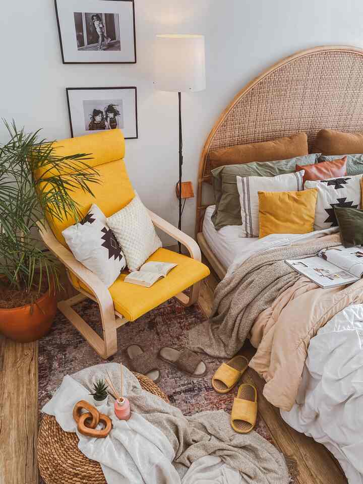 Aesthetic Bedroom
—
kita bikin romantis ~~
inilah momen di kamar yang terasa hangat ketika menikmati waktu dengan bacaan masing-masing di tempat favorit masing-masing, tapi masih berdekatan
—
suasana kamar semakin terasa hangat dengan adanya rugs, dan juga throw blanket
—
#BedroomIdeas
#AestheticBedroom
#InspirasiKamar
#BohoStyle
#BohoDecor
#ScandiBoho