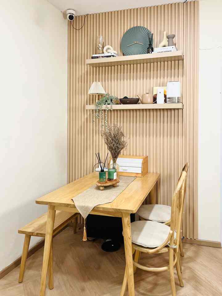 Our Lil House - Dinning Table

Hai semuanya!🥰 Aku mau sharing salah satu spot dirumah aku yang cukup sering digunakan untuk beraktivitas, yaitu meja makan!🤩 Meja makan ini salah satu impian aku! Karena aku pengen banget punya spot untuk bisa kumpul bersama-sama sambil makan dan ngobrol-ngobrol. Walaupun terkadang jadi tempat untuk bekerja juga, tetapi tetap terasa nyaman sekali🥰✨
#MejaMakan #RumahMungil #InspirasiRumah #SpotFavorit #DesignInterior #RuangMakan