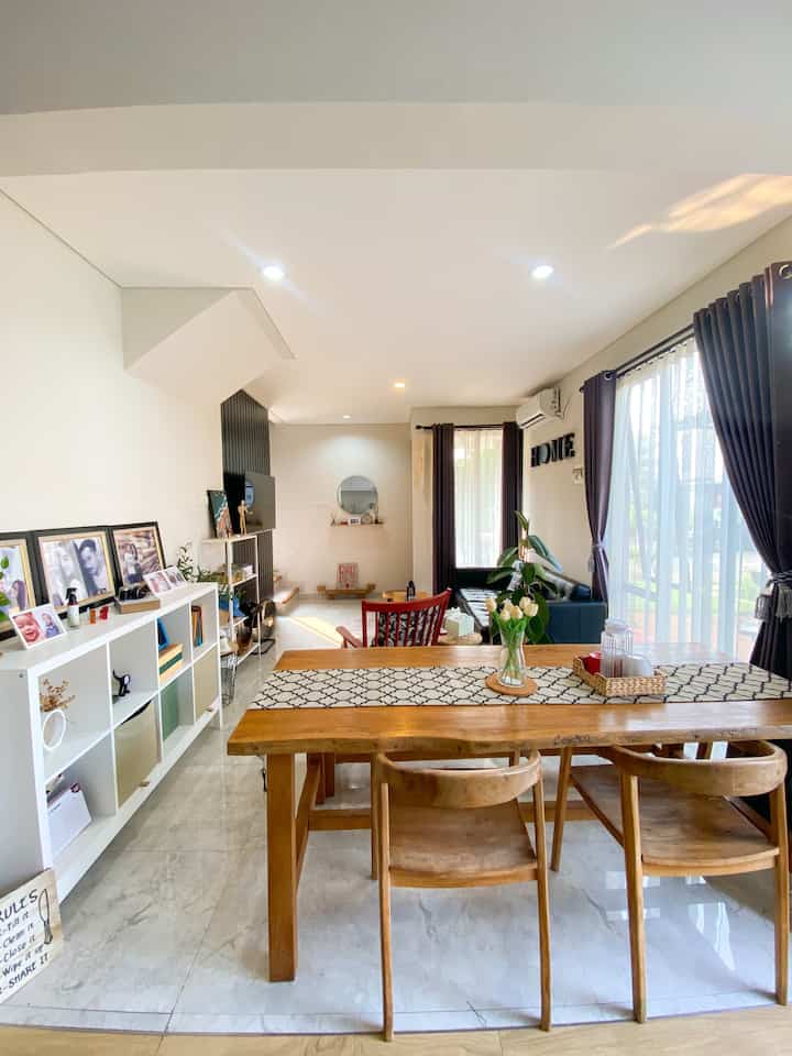 Konsep open plen adalah kunci

Salah satu alasan kami menerapkan konsep open plan pada area bawah lantai rumah kami adalah karena lahan bagunan yang kami miliki saat ini terbatas. Untuk menyiasatinya kami memberikan ruang tanpa sekat agar tampak luar pada area ini

Untuk saat ini konsep open plan sangat cocok kami terapkan pada rumah kami , sambil menunggu bisa mengeksplore kembali lahan yang tersedia untuk di bangun

#openplan
#konsepopenplan
#inspirasirumah
#inspirasiinterior
#segehouse