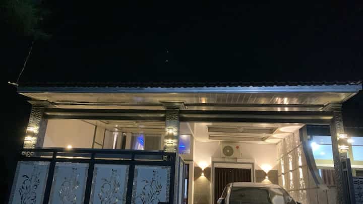 , menikmati malam minggu di teras minimalis ku  yang serasa di cafe 🥰 Alhamdulillah #terasrumah #rosterminimalis #millenialfav
