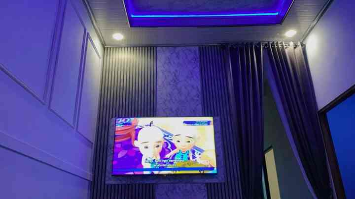 Hari hari nya bocil di rumah yang di sebutnya "Rumah Putih" adalah menonton "Upin dan Ipin" tanpa Iklan .. yang bikin bocil mulai kerasan di ajak bermalam di rumah putih yaa ini, pago siang sore malam ..ayah mama nya gaboleh nnton tv atau muter konten apapun selain Upin dan Ipin 🤩
#backdropTV #backdropKekinian #Ruangsantai