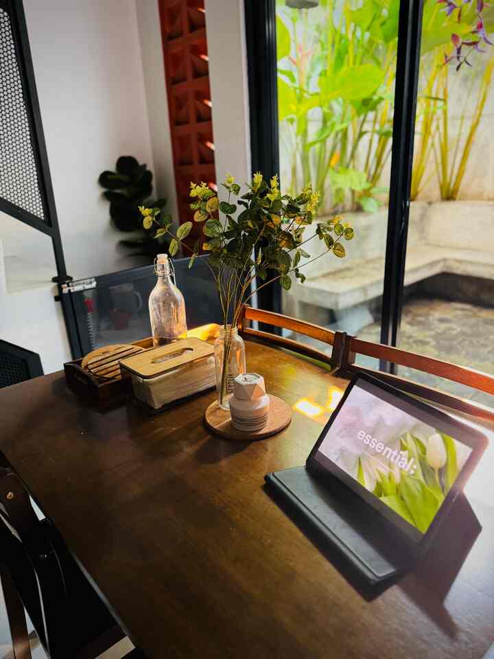 Masih di spot favorit rumah kami💕

Tambahan lampu kap hitam menambah unsur industrial yang kuat dirumah kami dengan aksen atap bondex berwarna hitam. 

#RumahIndustrial
#Dekorasilowbudget
#RumahDepok
#RumahMinimalis
#DecorIdeas